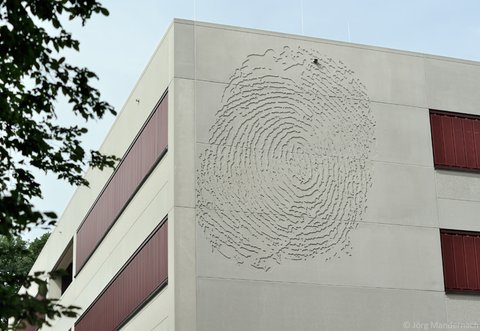 Foto: © Jörg Mandernach, Kunst am Bau, Fingerprint, Hochschule Karlsruhe Technik und Wirtschaft